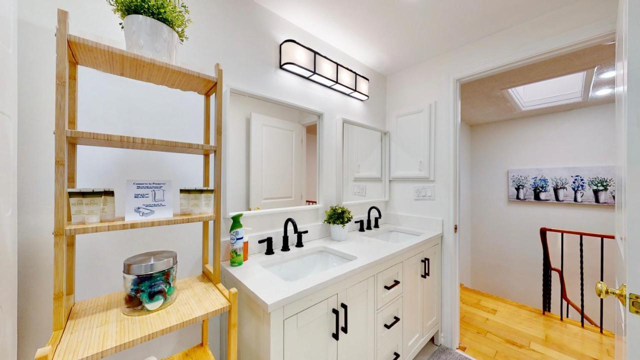 Modern Bright Cozy 3Bed 3Bath Vacation House In Ajax, Greater Toronto Area Gta, On, Canada Екстериор снимка